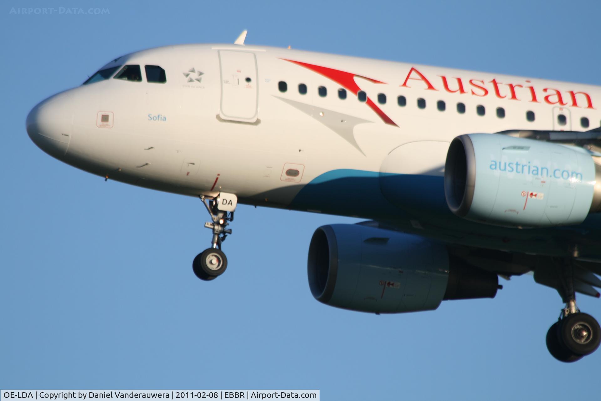 OE-LDA, 2004 Airbus A319-112 C/N 2131, Arrival of flight OS351 to RWY 25L