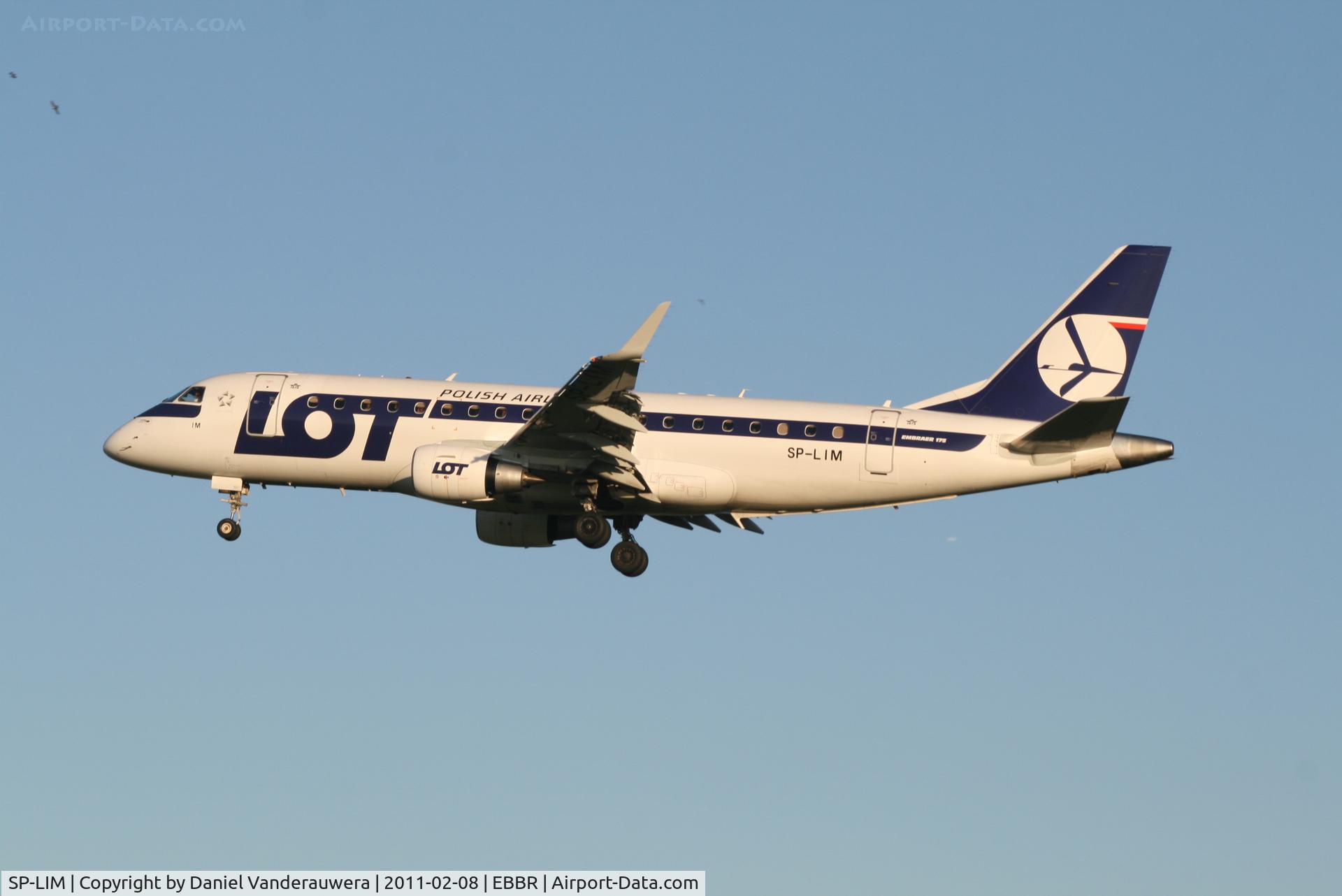 SP-LIM, 2010 Embraer 175LR (ERJ-170-200LR) C/N 17000311, Flight LO235 is descending to RWY 25L