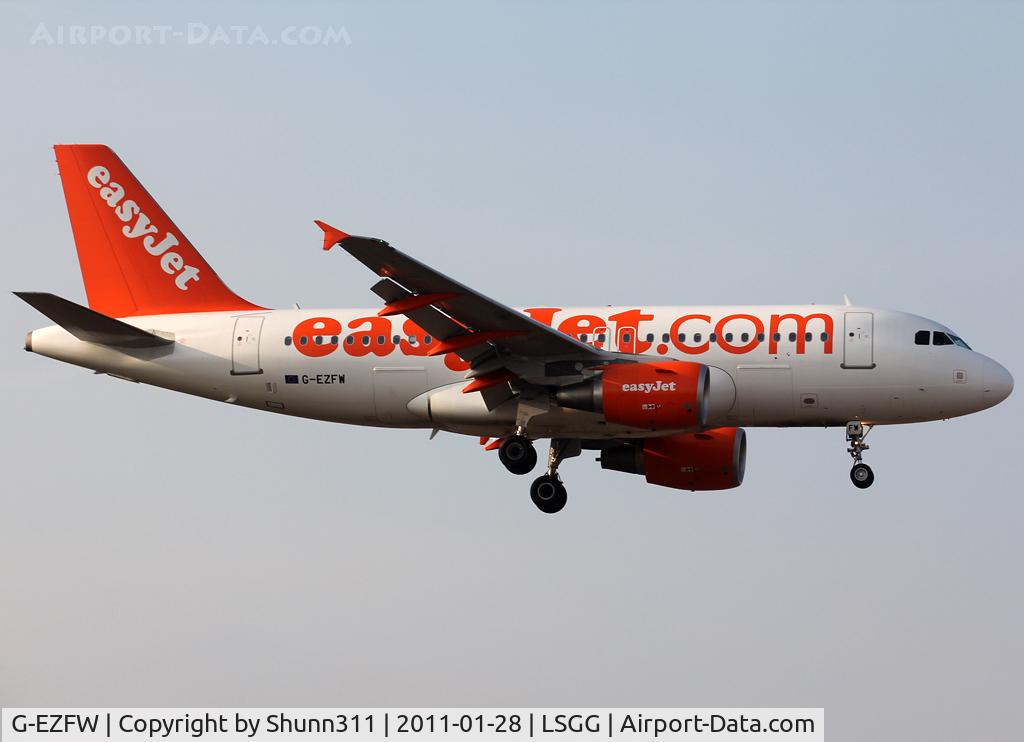 G-EZFW, 2010 Airbus A319-111 C/N 4380, Landing rwy 05