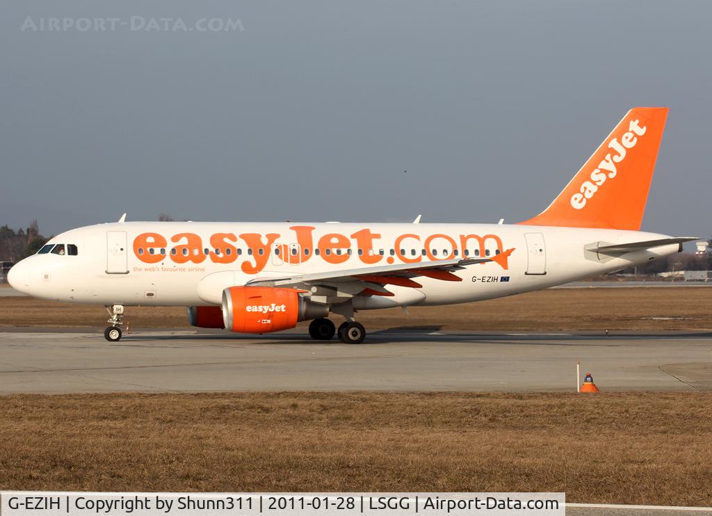 G-EZIH, 2005 Airbus A319-111 C/N 2463, Lining up rwy 05 for departure...