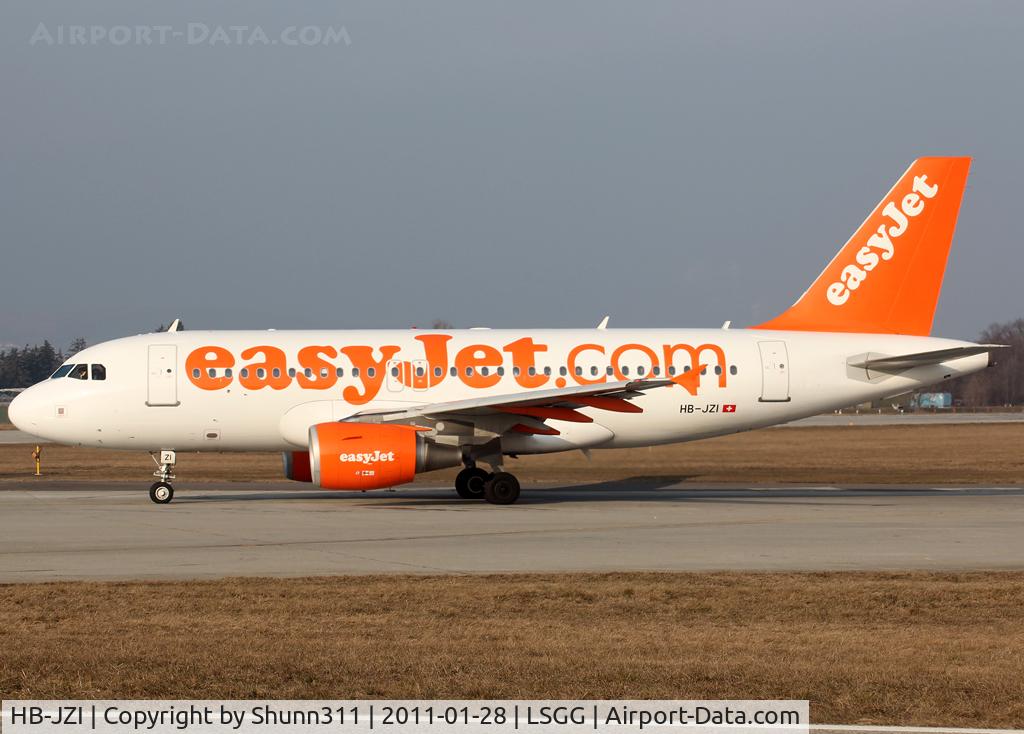 HB-JZI, 2004 Airbus A319-111 C/N 2245, Lining up rwy 05 for departure...