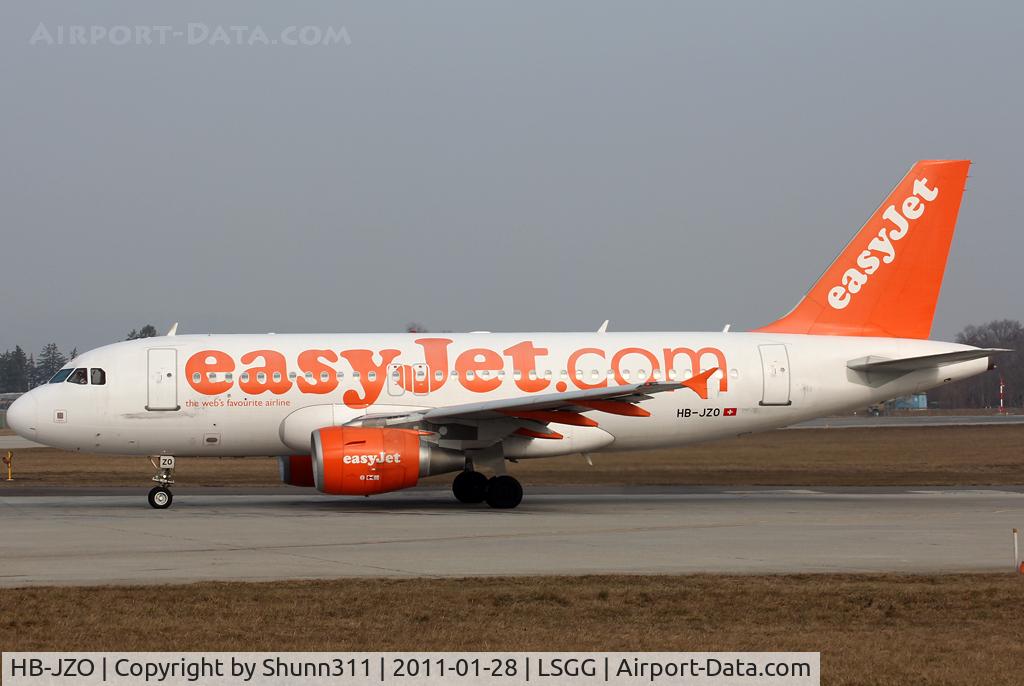 HB-JZO, 2005 Airbus A319-111 C/N 2398, Lining up rwy 05 for departure...