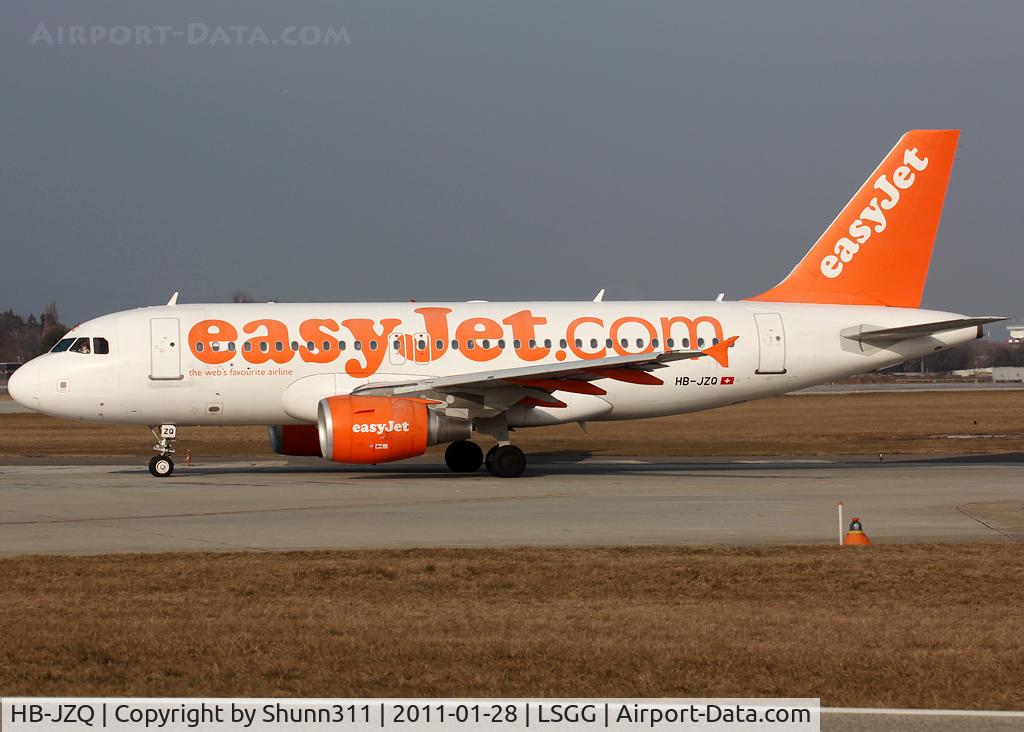 HB-JZQ, 2005 Airbus A319-111 C/N 2450, Lining up rwy 05 for departure...