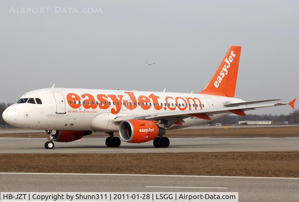 HB-JZT, 2005 Airbus A319-112 C/N 2420, Lining up rwy 05 for departure...