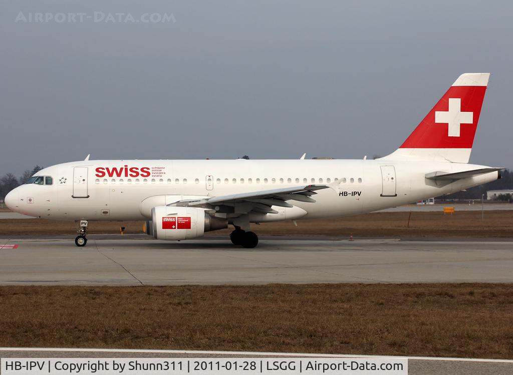 HB-IPV, 1996 Airbus A319-112 C/N 578, Lining up rwy 05 for departure...