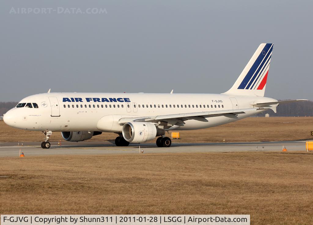 F-GJVG, 1991 Airbus A320-211 C/N 0270, Lining up rwy 05 for departure...