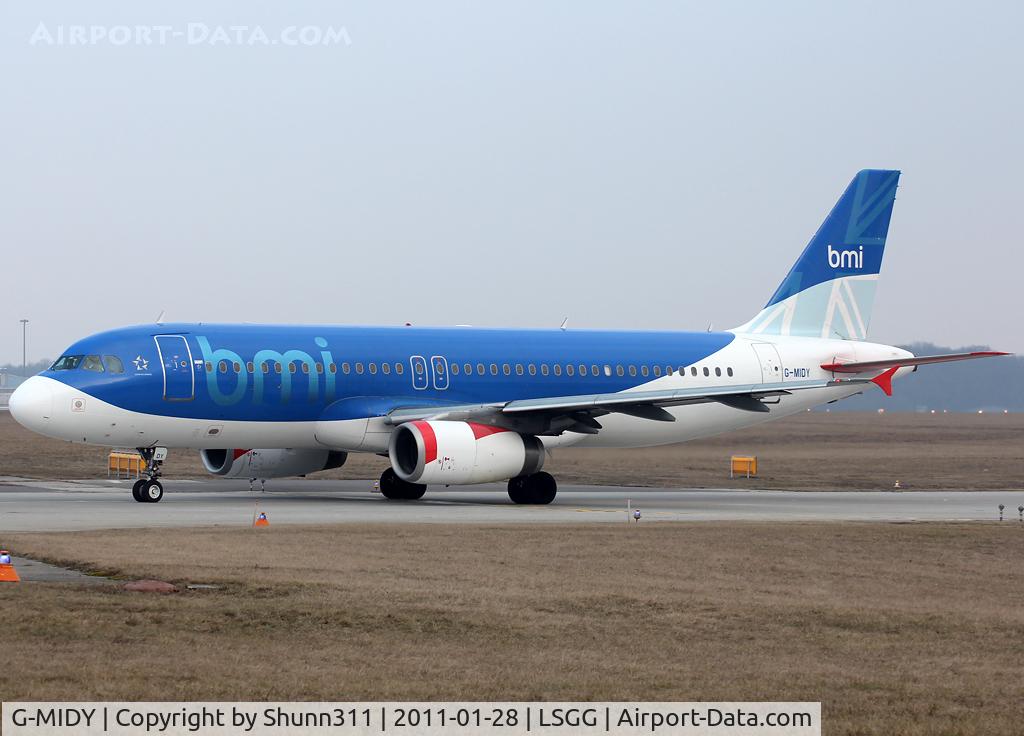 G-MIDY, 1999 Airbus A320-232 C/N 1014, Lining up rwy 05 for departure...