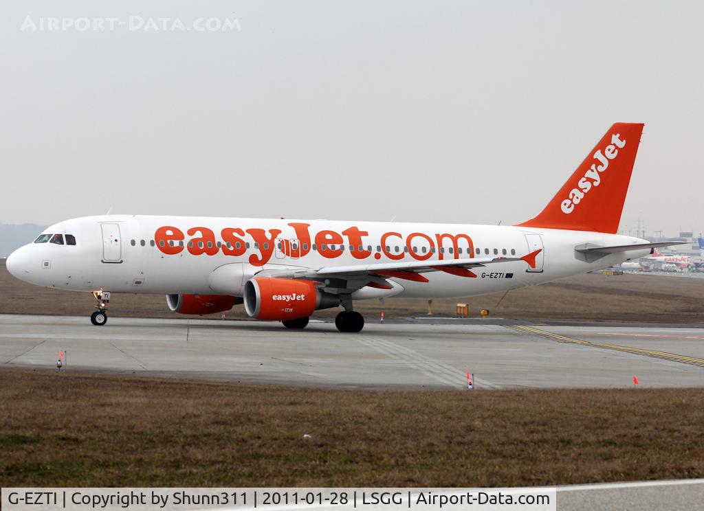 G-EZTI, 2009 Airbus A320-214 C/N 3975, Lining up rwy 05 for departure...