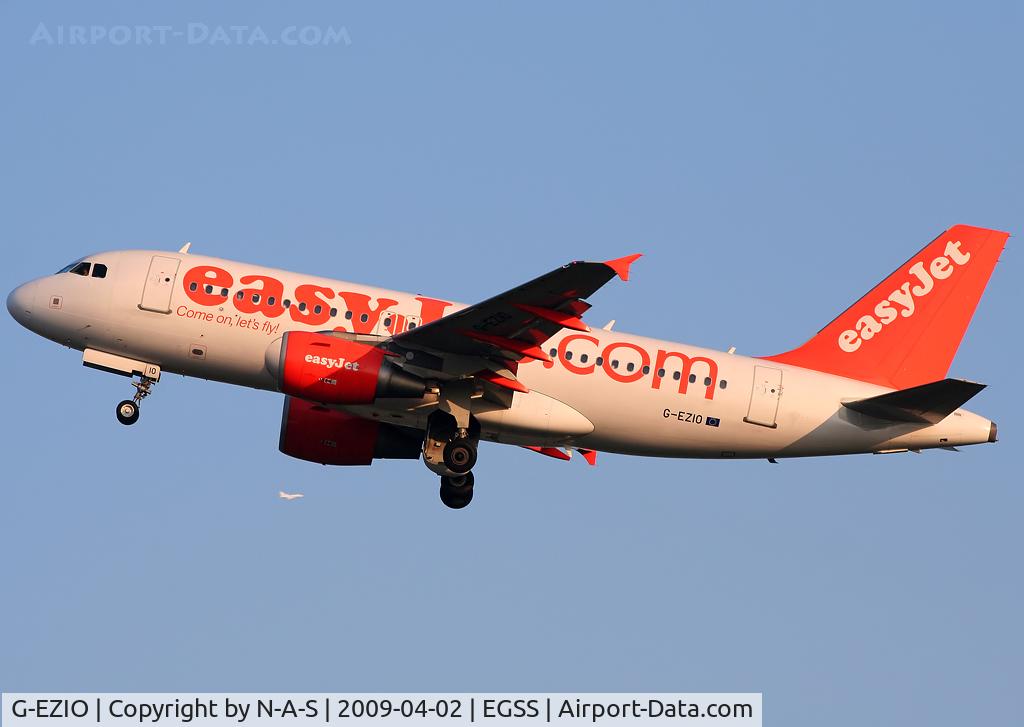 G-EZIO, 2005 Airbus A319-111 C/N 2512, Departing
