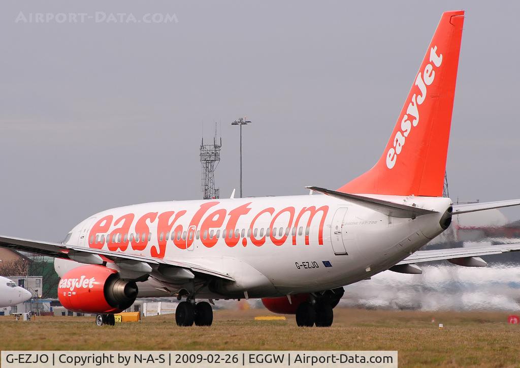 G-EZJO, 2002 Boeing 737-73V C/N 30244, Landing