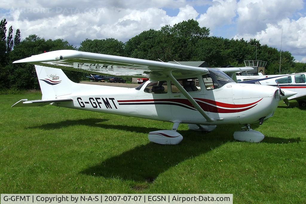 G-GFMT, 1999 Cessna 172S C/N 172S8258, Parked