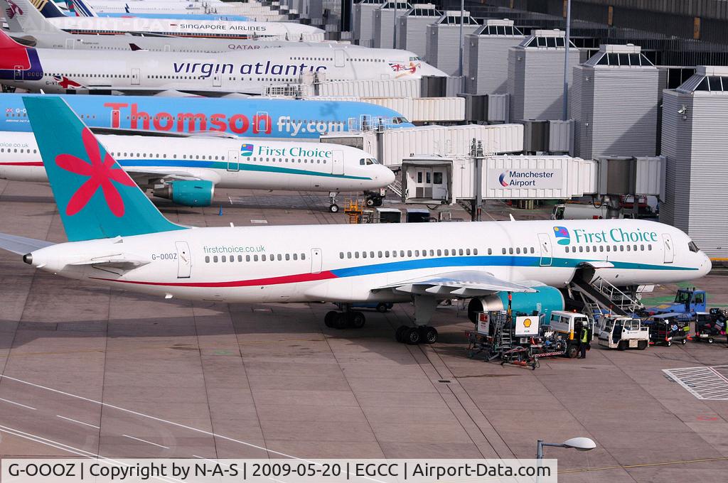 G-OOOZ, 1992 Boeing 757-236 C/N 25593, Parked on a very busy terminal