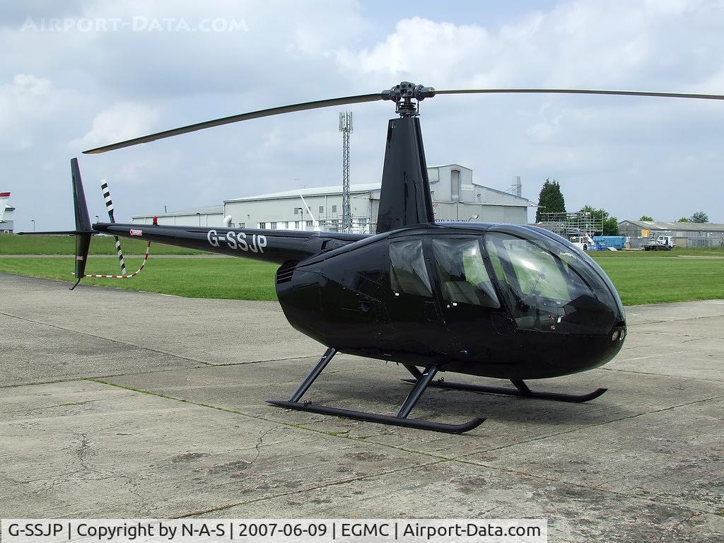 G-SSJP, 2004 Robinson R44 II C/N 10574, Parked