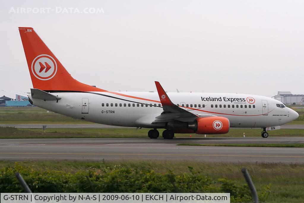 G-STRN, 1998 Boeing 737-7L9 C/N 28007, Heading for departure