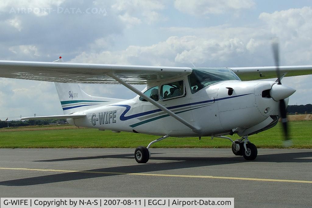 G-WIFE, 1978 Cessna R182 Skylane RG C/N R182-00244, Arriving
