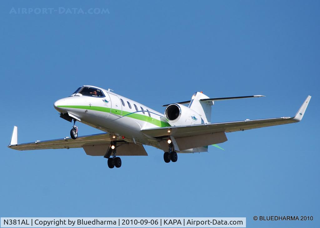 N381AL, 1998 Learjet Inc 31A C/N 150, On Final to 17L