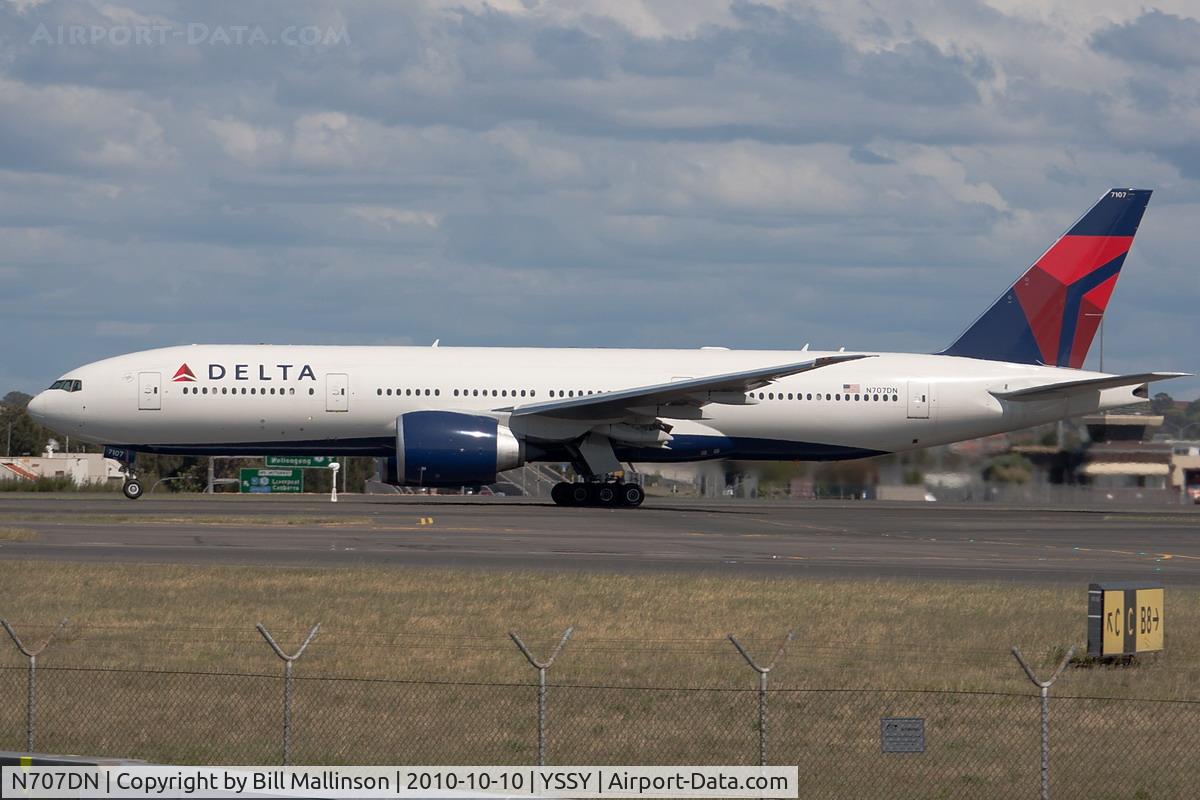 N707DN, 2009 Boeing 777-232/LR C/N 39091, rolling on 16R