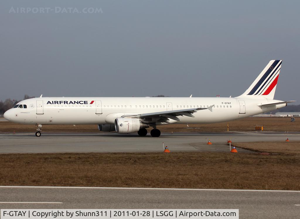 F-GTAY, 2010 Airbus A321-212 C/N 4251, Lining up rwy 05 for departure...
