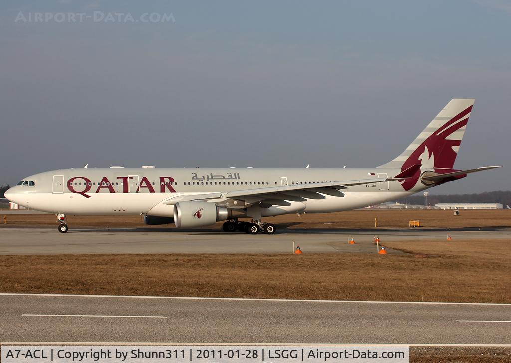 A7-ACL, 2007 Airbus A330-202 C/N 820, Lining up rwy 05 for departure...