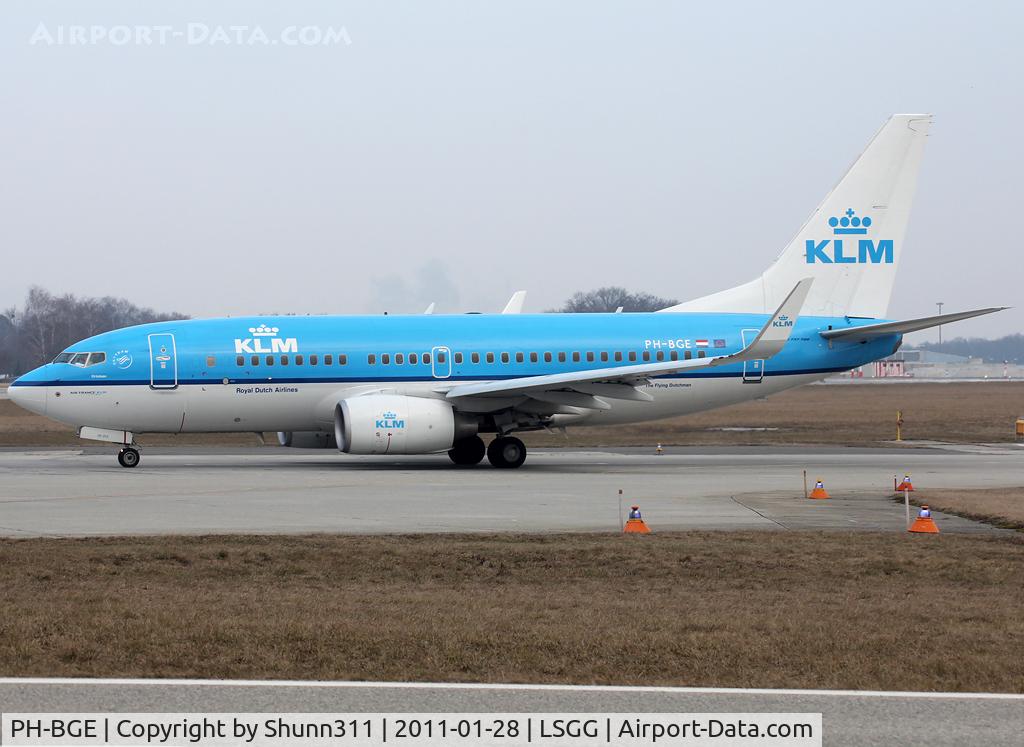 PH-BGE, 2008 Boeing 737-7K2 C/N 30371, Lining up rwy 05 for departure...