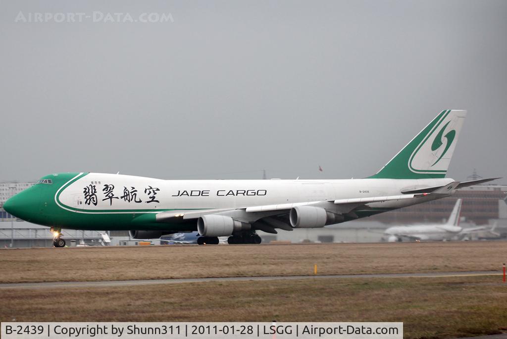B-2439, 2006 Boeing 747-4EVF/ER/SCD C/N 35170, Taking off rwy 05...