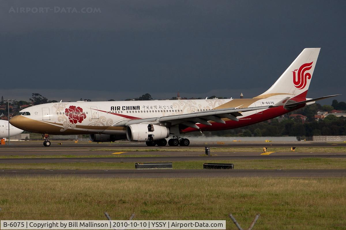 B-6075, 2006 Airbus A330-243 C/N 785, arriving on 16R