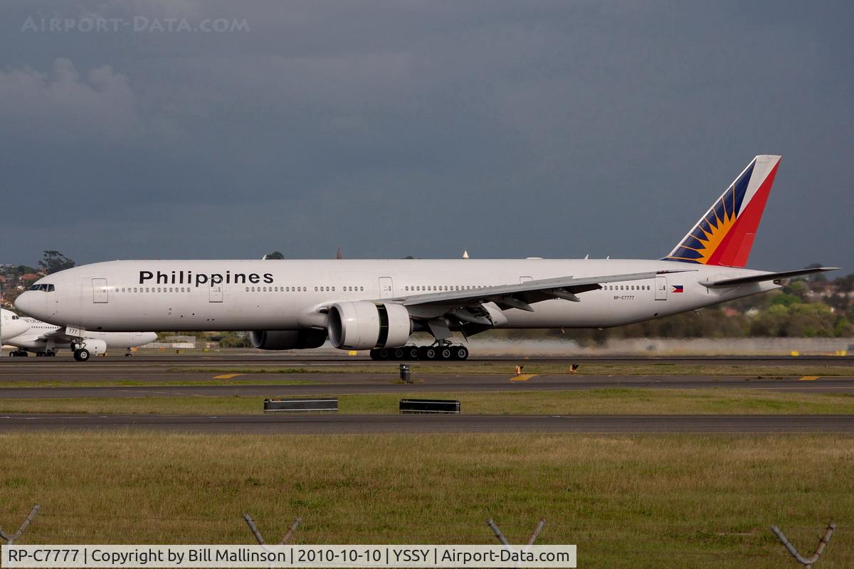 RP-C7777, 2009 Boeing 777-36N/ER C/N 37709, Arriving 16R