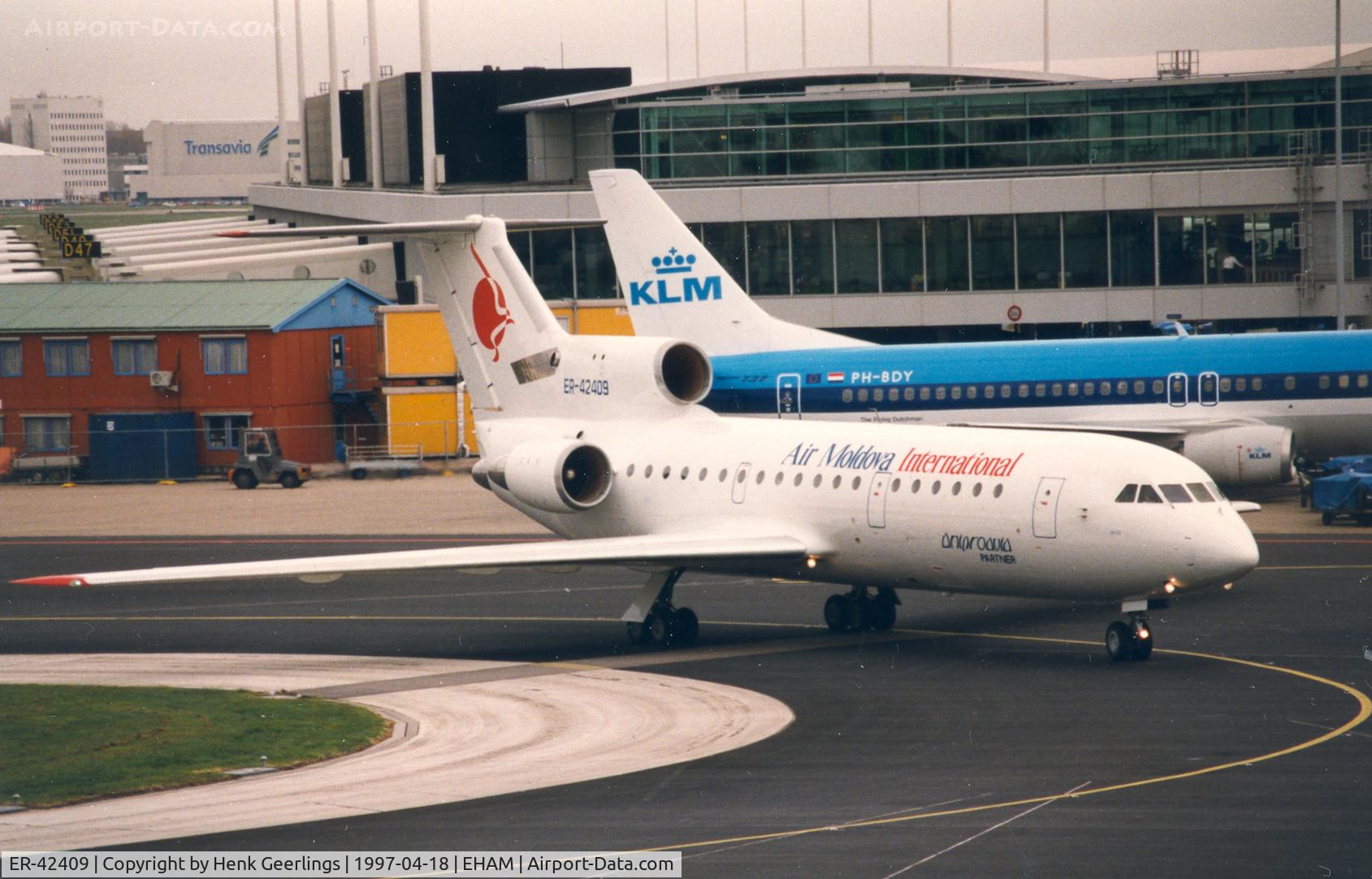 ER-42409, 1992 Yakovlev Yak-42D C/N 4520421216709, Air Moldova International
