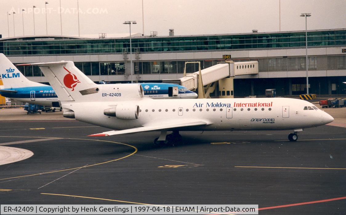 ER-42409, 1992 Yakovlev Yak-42D C/N 4520421216709, Air Moldova International