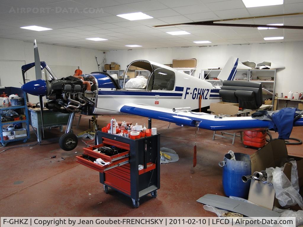 F-GHKZ, Robin DR-400-140B Major C/N 924, en maintenance