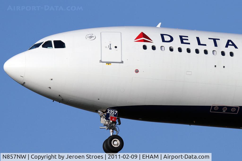 N857NW, 2004 Airbus A330-223 C/N 0633, .