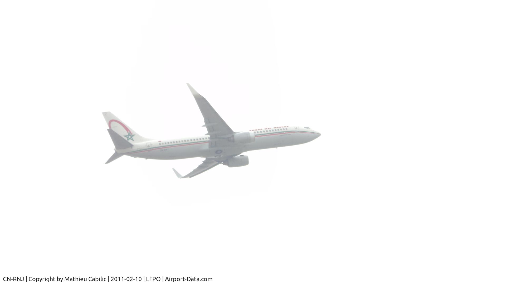 CN-RNJ, 1998 Boeing 737-8B6 C/N 28980, Airbus A320-214 landing runway 06