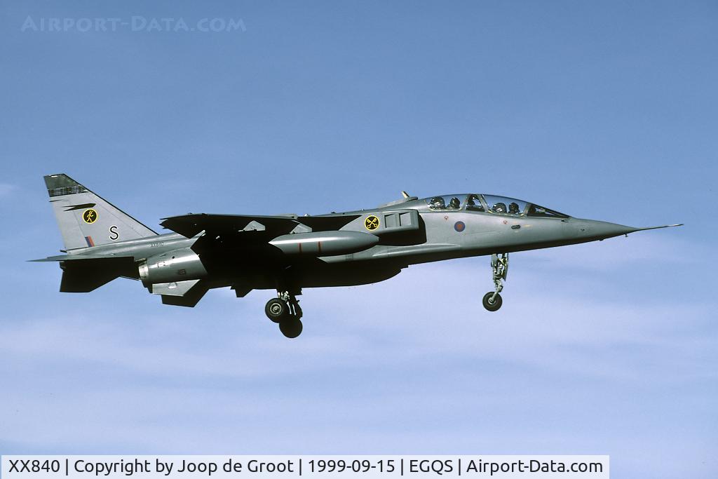 XX840, 1975 Sepecat Jaguar T.4 C/N B.28, landing at Lossie