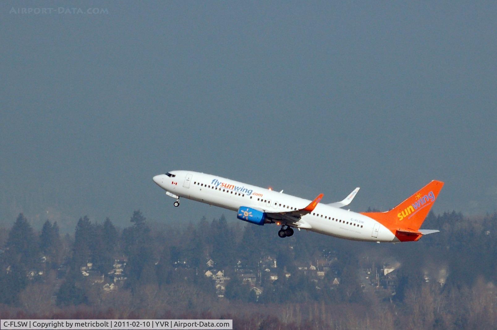 C-FLSW, 2008 Boeing 737-8HX C/N 36552, Take off from YVR