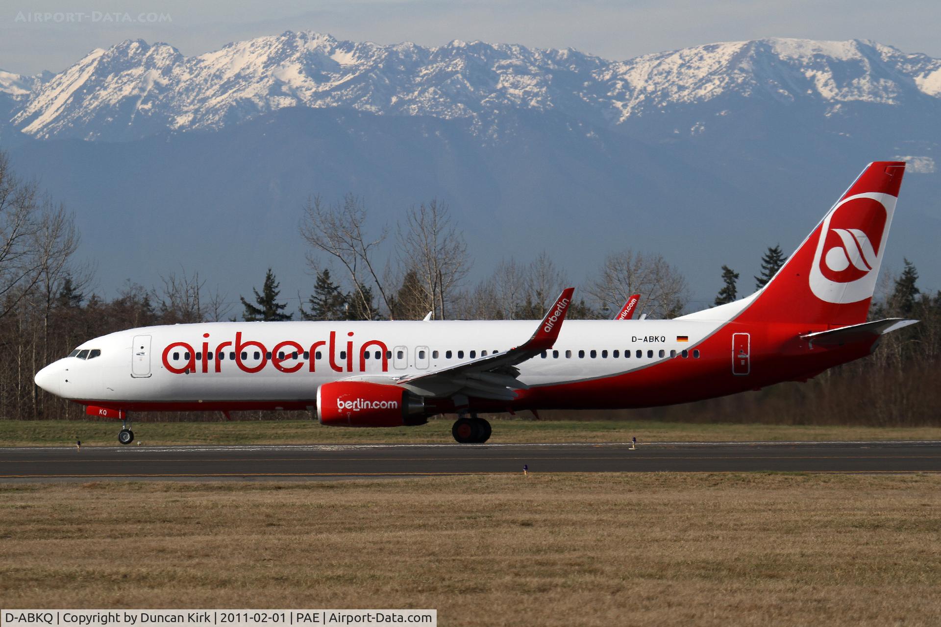 D-ABKQ, 2011 Boeing 737-86J C/N 37760, Touch and go at PAE en route to BFI