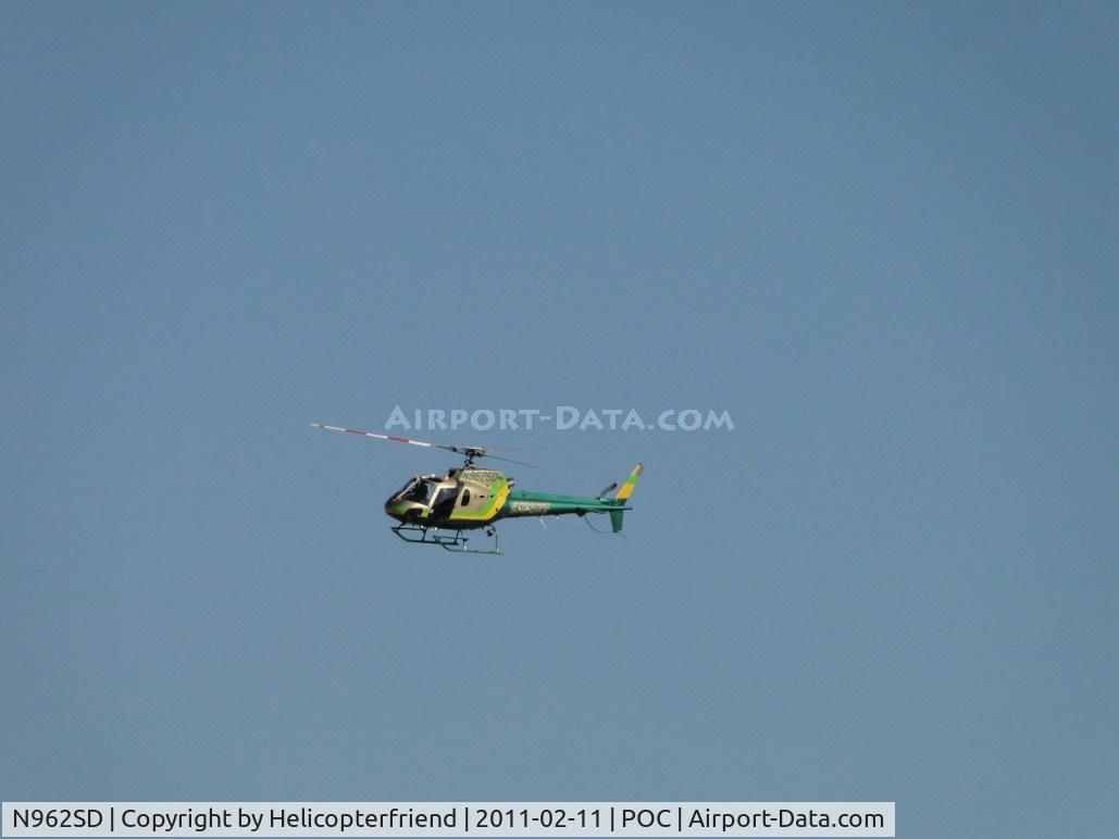 N962SD, 2001 Eurocopter AS-350B-2 Ecureuil Ecureuil C/N 3517, Turning final from base enroute to LASD helipad area