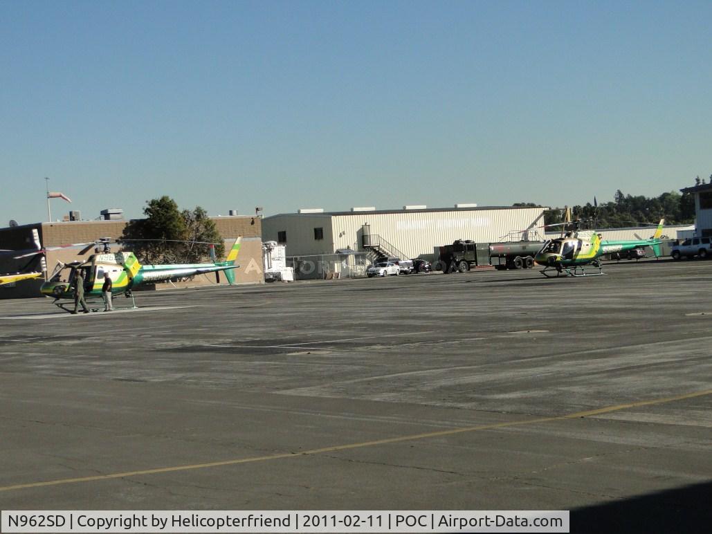 N962SD, 2001 Eurocopter AS-350B-2 Ecureuil Ecureuil C/N 3517, Parked in front of N966SD at LASD helipad