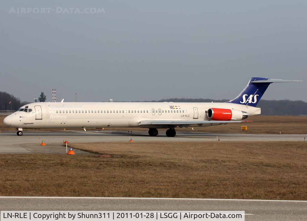 LN-RLE, 1985 McDonnell Douglas MD-82 (DC-9-82) C/N 49382, Lining up rwy 05 for departure...