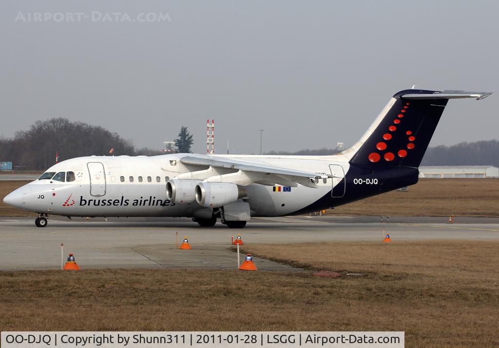 OO-DJQ, 1996 British Aerospace Avro 146-RJ85 C/N E.2289, Lining up rwy 05 for departure...