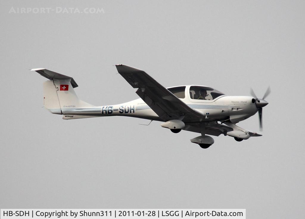 HB-SDH, 2008 Diamond DA-40D Diamond Star C/N D4.348, Landing rwy 05 'gazon'...