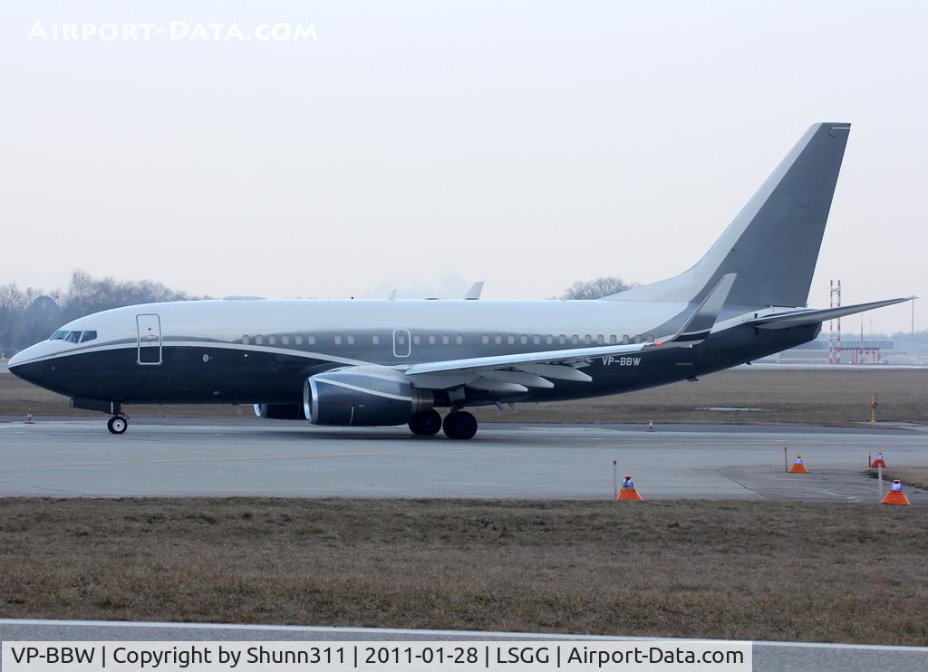 VP-BBW, 1999 Boeing 737-7BJ C/N 30076, Lining up rwy 05 for departure...