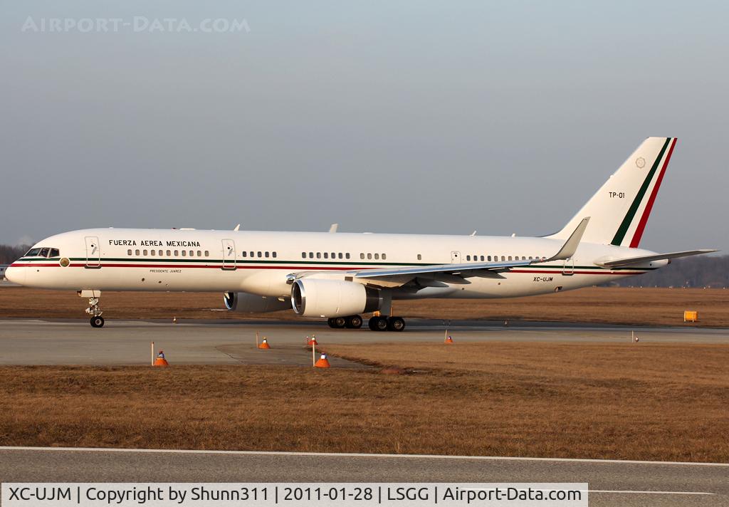 XC-UJM, 1987 Boeing 757-225 C/N 22690, Lining up rwy 05 for departure to ZRH... Participant of the WEF 2011