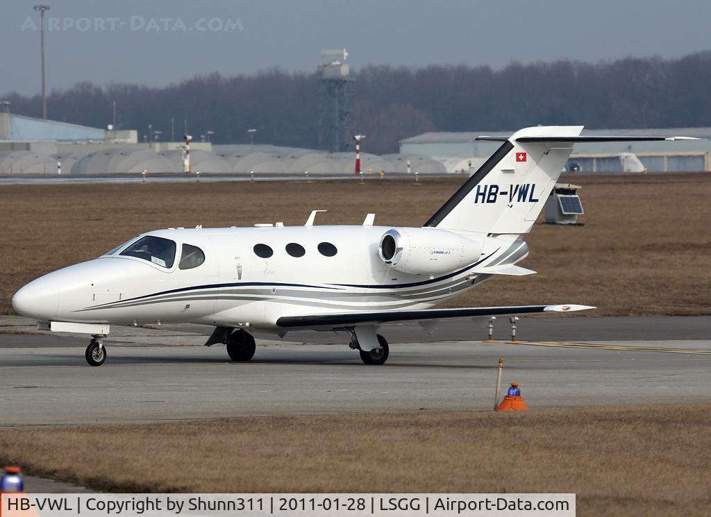 HB-VWL, 2009 Cessna 510 Citation Mustang Citation Mustang C/N 510-0169, Lining up rwy 05 for departure...