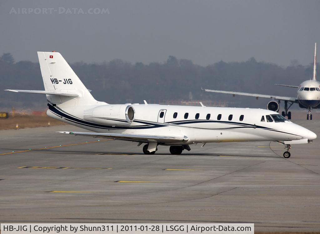 HB-JIG, 2009 Cessna 680 Citation Sovereign C/N 680-0280, Taxiing to the General Aviation area...