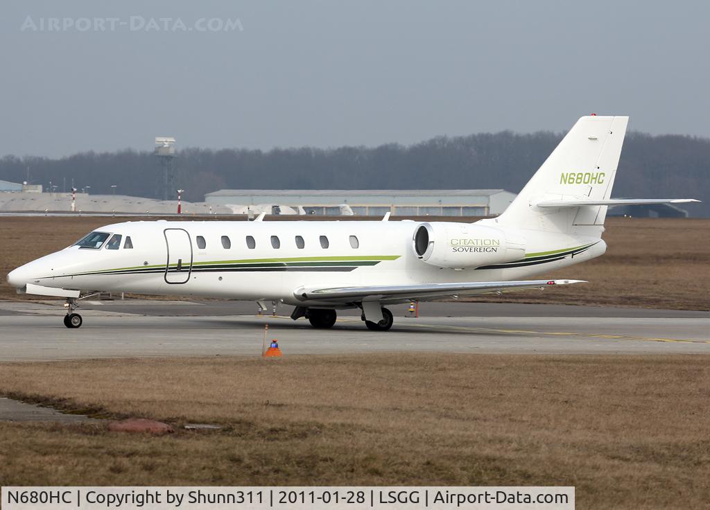 N680HC, 2006 Cessna 680 Citation Sovereign C/N 680-0079, Lining up rwy 05 for departure...