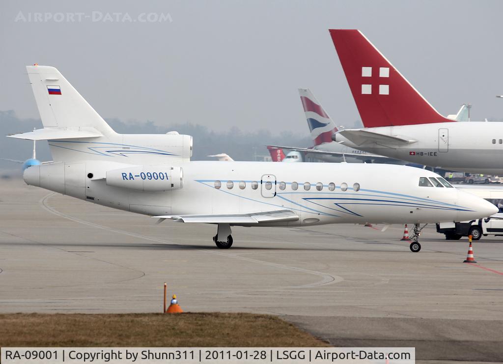 RA-09001, 1994 Dassault Falcon 900B C/N 123, Taxiing to the General Aviation area...