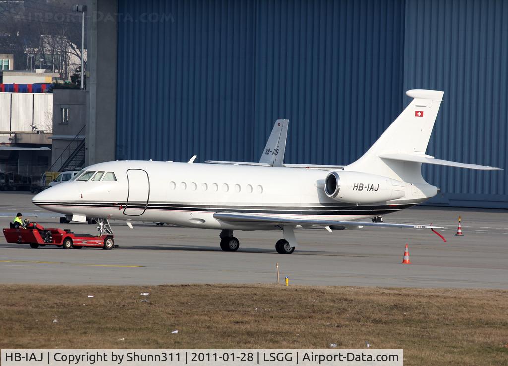 HB-IAJ, 2003 Dassault Falcon 2000EX C/N 3, Tracted after maintenance...