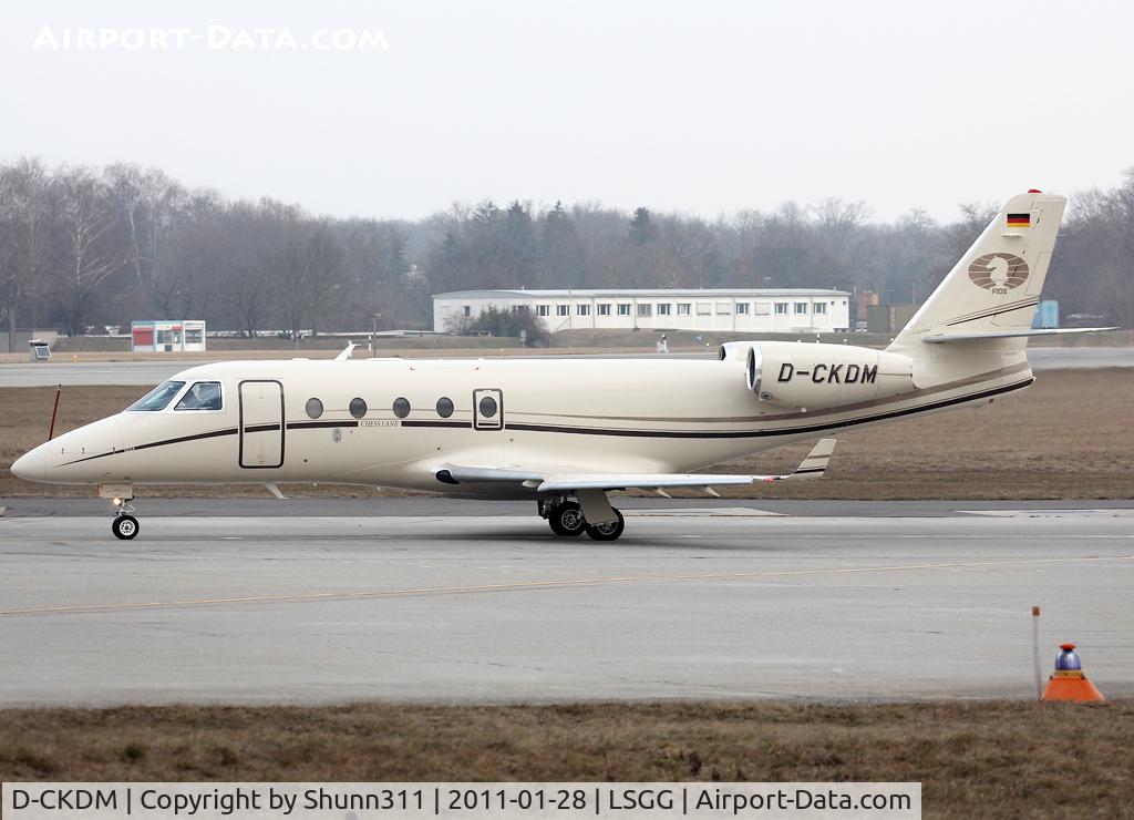 D-CKDM, 2007 Gulfstream G150 C/N 235, Lining up rwy 05 for departure...