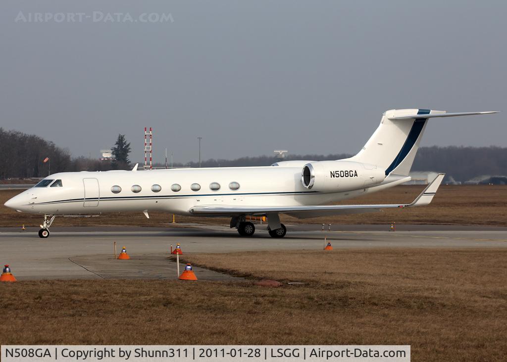 N508GA, 2010 Gulfstream Aerospace GV-SP (G550) C/N 5280, Lining up rwy 05 for departure...
