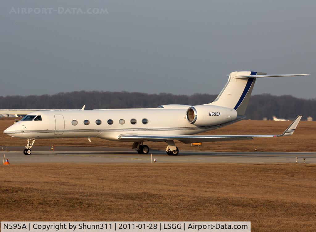 N595A, 2006 Gulfstream Aerospace GV-SP (G550) C/N 5117, Lining up rwy 05 for departure...